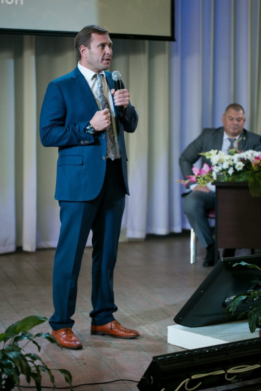 Станислав Прокопович вручил премии и благодарственные письма лучшим школам и детсадам Московского района