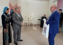 Андрей Дранишников поздравил семью Мещеровых с золотой свадьбой