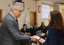 Дмитрий Барыкин вручил удостоверения новым депутатам