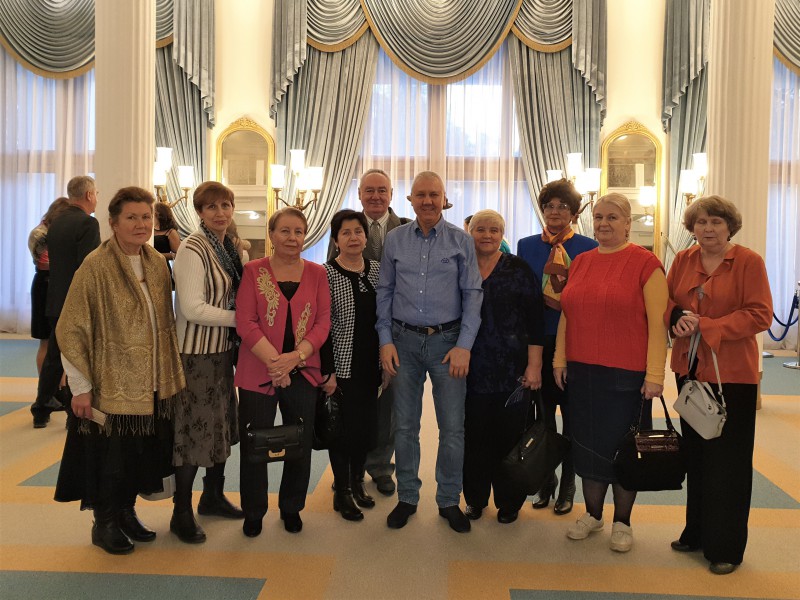 Шамиль Аляутдинов предоставил билеты в театр для пенсионеров 27-го округа