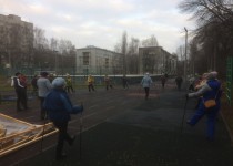 ТОС Б.Корнилова пропагандирует здоровый образ жизни. Жители занимаются скандинавской ходьбой.