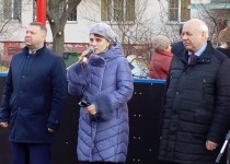 По инициативе Надежды Мельниковой на пл. Комсомольской установлена многофункциональная спортивная площадка