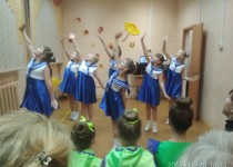 Праздничный концерт ко Дню матери для  для жителей ТОС микрорайона по улицам Коминтерна- Свободы и поселка Володарский