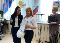 Татьяна Скоробогатова вручила благодарственнее письма коллективам Центров социального обслуживания города
