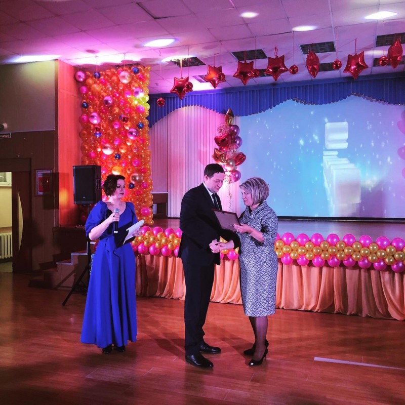 Павел Пашинин поздравил коллектив и учеников школы № 77 с 90-летним юбилеем