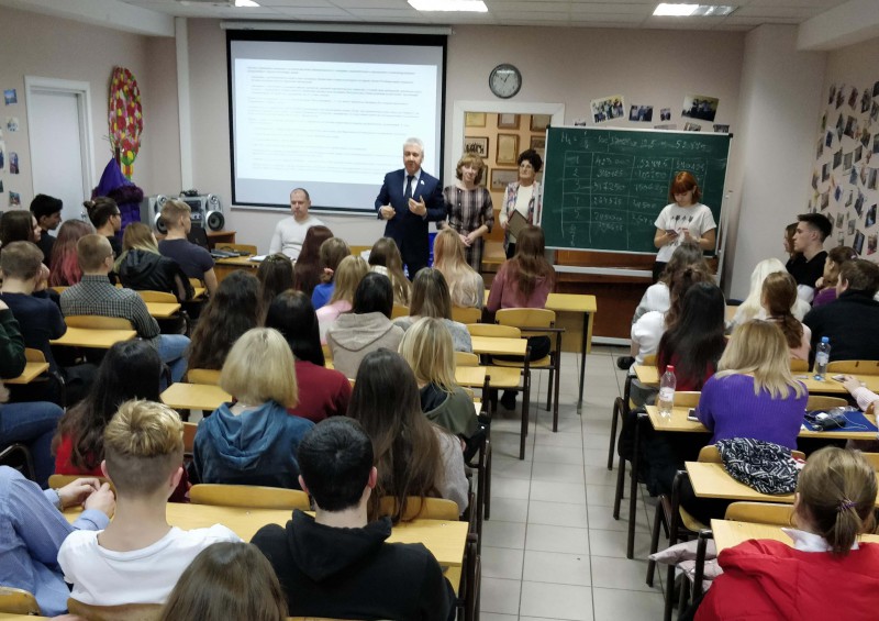 Шамиль Аляутдинов поздравил студентов бизнес-колледжа с победой на региональном чемпионате WorldSkills