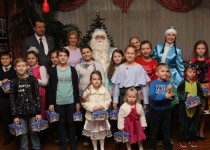 Елена Аржанова провела новогодние елки для детей из Нижегородского района