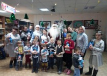 Евгений Костин поздравил детей ТОС им.Чкалова с наступающим Новым годом