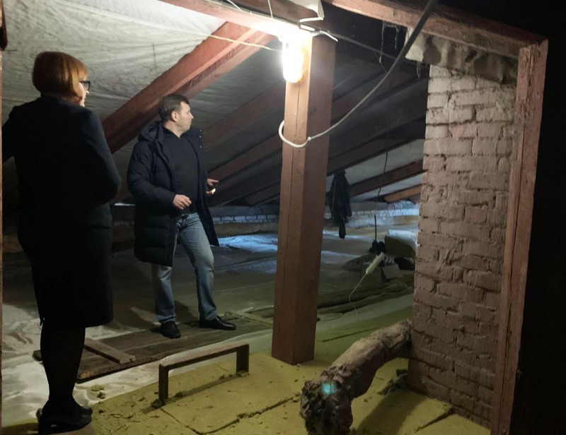 Станислав Прокопович проверил ход работ по ремонту кровли в гимназии №67