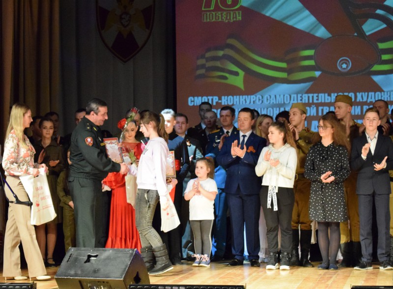 Анна Татаринцева вручила подарки участникам конкурса «Солдаты Антитеррора»