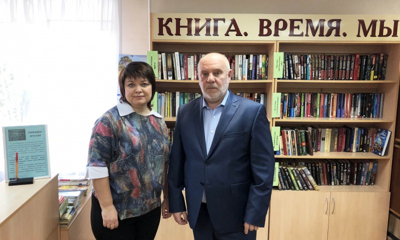 Андрей Дранишников поможет библиотеке им. Декабристов приобрести оргтехнику