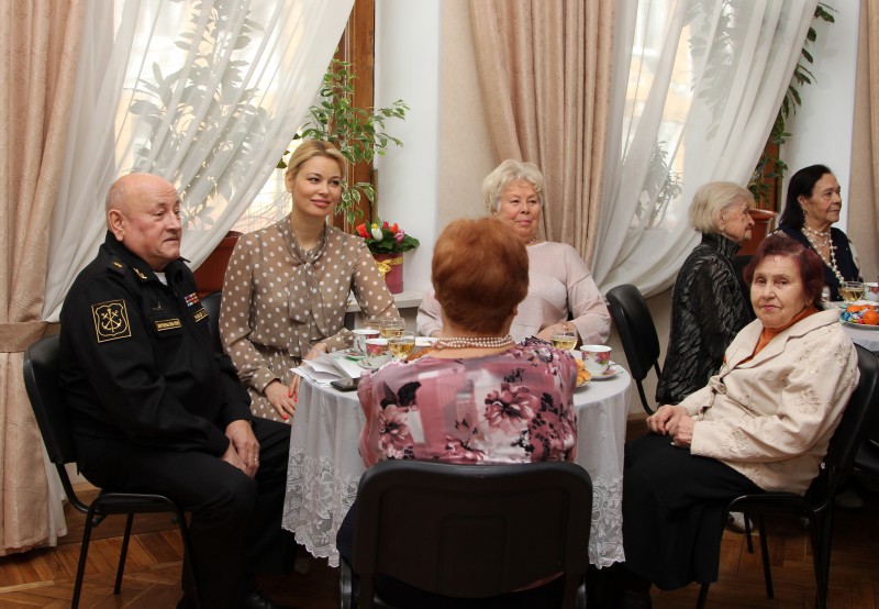 Анна Татаринцева поздравила женщин-ветеранов с 8 Марта