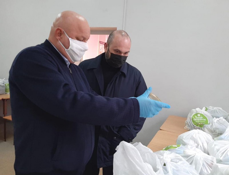 Владимир Поддымников проконтролировал передачу продовольственных наборов семьям в Приокском районе