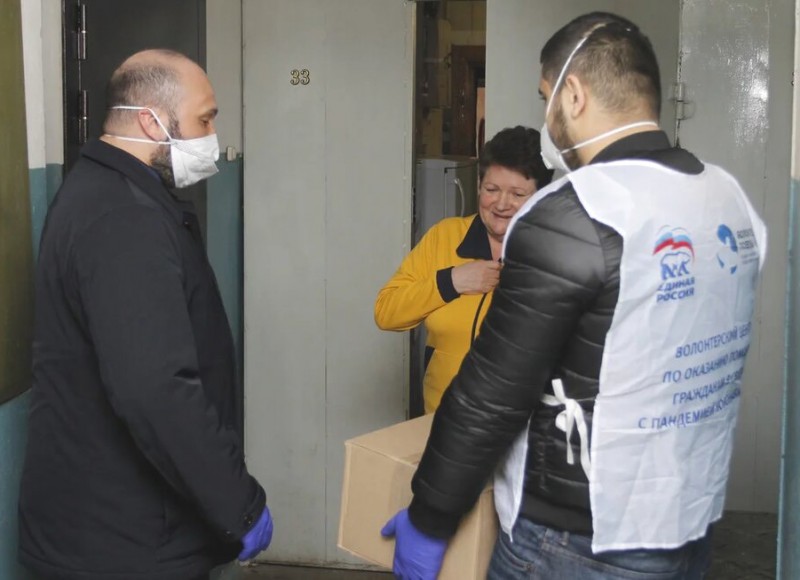 Владимир Поддымников помог волонтерам в доставке продуктовых наборов нижегородцам