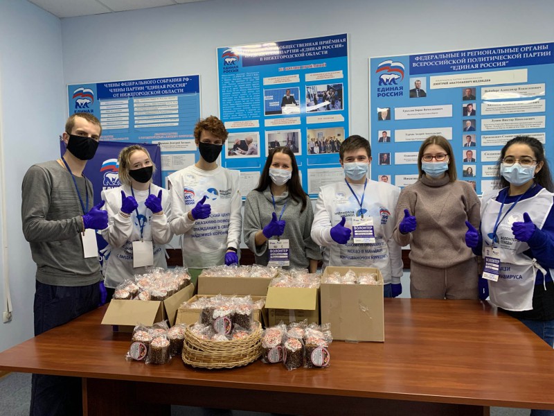 Татьяна Скоробогатова доставила куличи жителям Ленинского района