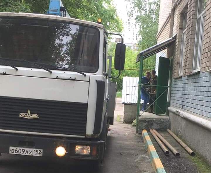 Владимир Амельченко помог школе №63 в ремонте водопровода