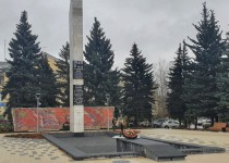 Сквер Стелы погибшим Героям