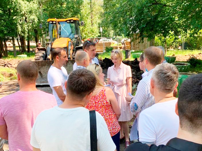 Елена Аржанова проверила ход работ по благоустройству сквера «Ковалихинский»