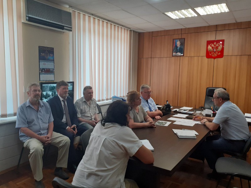 Николай Сатаев провел совещание по установке детской площадки на улице Лесной городок