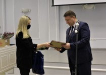 Олег Лавричев наградил передовиков производства завода им. Г.И. Петровского