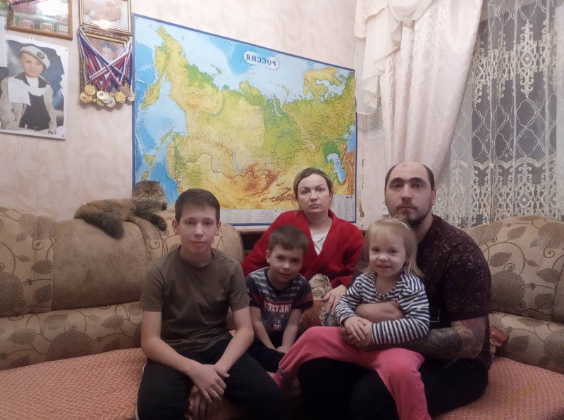 Денис Миронов добился выплаты компенсации многодетной семье от управляющей компании