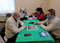 В ТОС № 3 поздравили мужчин с Днем защитника Отечества и провели шахматно-шашечный турнир