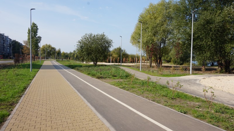 Территория вдоль озера по улице Пермякова