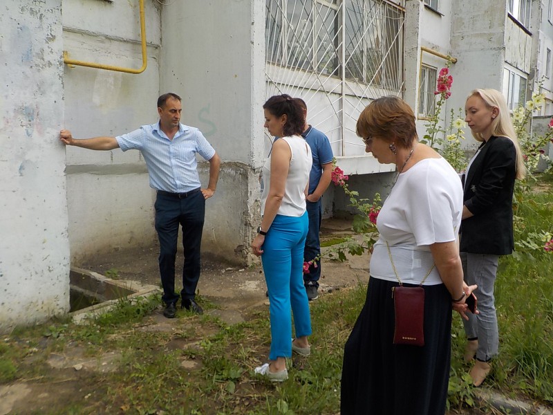 Ольга Балакина провела мониторинг благоустройства дворовой территории дома по улице Касьянова