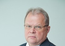 Олег Лавричев поздравляет с юбилеем директора Фонда памяти митрополита Нижегородского и Арзамасского Николая