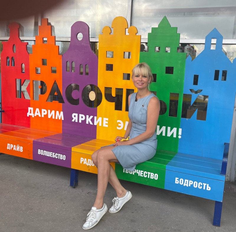 Анна Татаринцева помогла украсить росписью стены в центре социального обслуживания «Мыза»