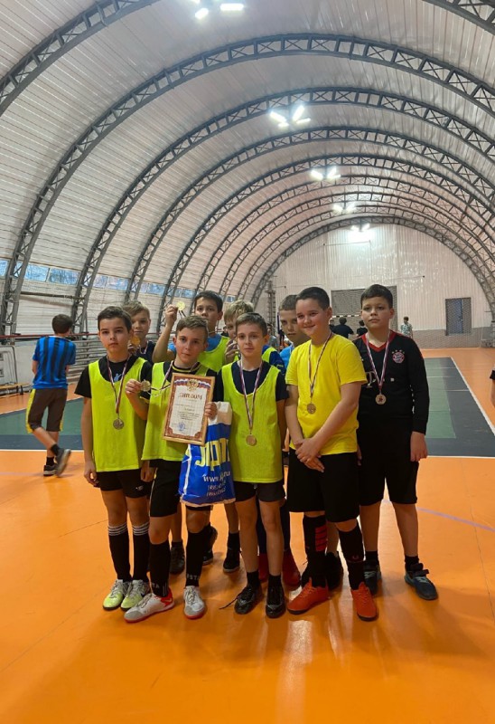 Николай Чернышов организовал турнир по мини-футболу среди учеников школ № 48 и 134