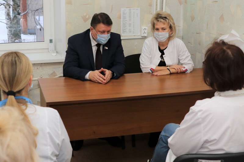 Олег Лавричев встретился с коллективом инфекционной клинической больницы №2