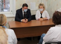 Олег Лавричев встретился с коллективом инфекционной клинической больницы №2