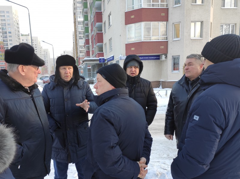 Депутаты городской Думы проверили качество уборки дворовых территорий от снега в трех районах Нижнего Новгорода