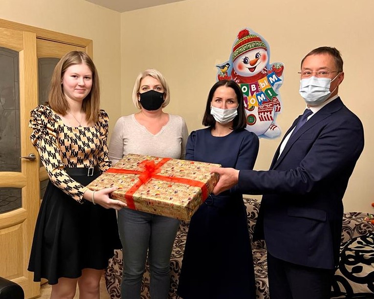 Татьяна Скоробогатова приняла участие в новогодней акции «Елка желаний»