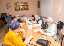Мария Самоделкина вручила мобильные телефоны активу Совета ветеранов Канавинского района