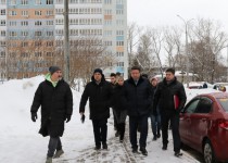 Олег Лавричев провел контрольный объезд по благоустройству территории Советского района