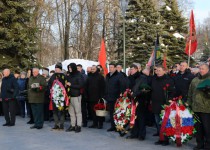 Олег Лавричев возложил цветы к памятнику нижегородцам, павшим в Афганистане и Чечне