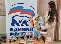 Елена Аржанова передала книги для детей ДНР и ЛНР