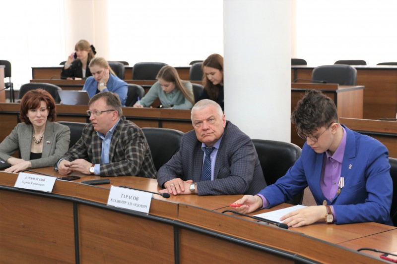 Оксана Дектерева приняла участие в заседании Молодежной палаты