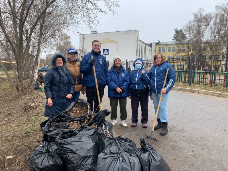 Депутаты городской Думы приняли активное участие в общегородском субботнике