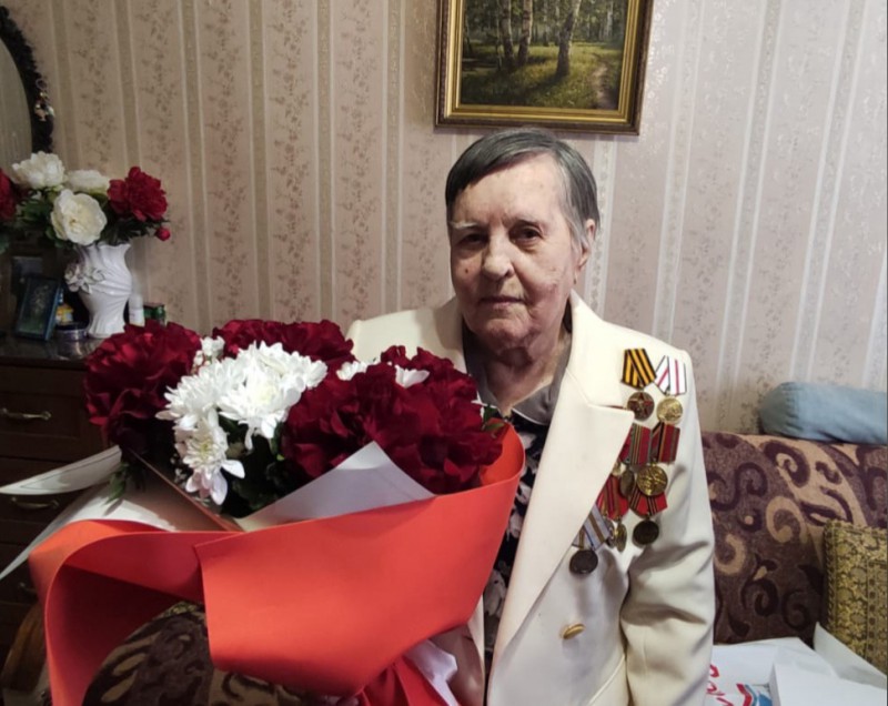 Сергей Пляскин поздравил со 100-летием Ирину Захаровну Чайку