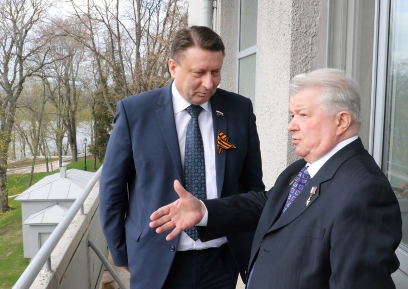 Председатель городской Думы Олег Лавричев встретился с Героем России Алексеем Новиковым