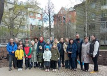 Жанна Скворцова приняла участие в создании аллеи около Дома офицеров