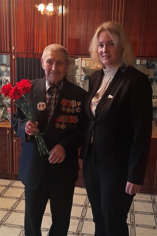 Юлия Мантурова поздравила ветеранов Великой Отечественной войны с Днем Победы