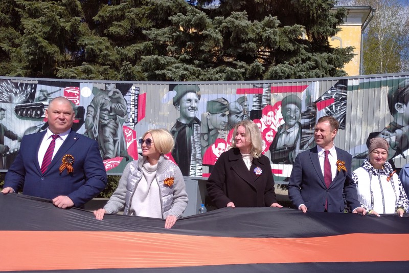 Юлия Мантурова приняла участие в торжественном митинге, посвященном Дню Победы