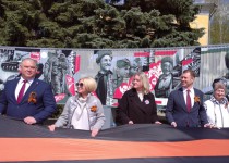 Депутаты городской Думы поздравили ветеранов с Днем Победы и почтили память павших в боях за Родину