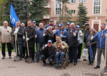 Депутаты городской Думы приняли участие в высадке аллеи Памяти на проспекте Октября