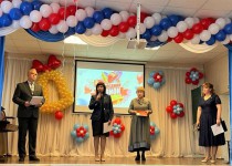 Жанна Скворцова поздравила выпускников с окончанием школы