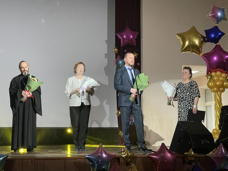 Николай Чернышов поздравил выпускников школы №48